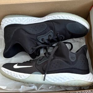 Nike Kevin Durant Black and White Basketball Shoes